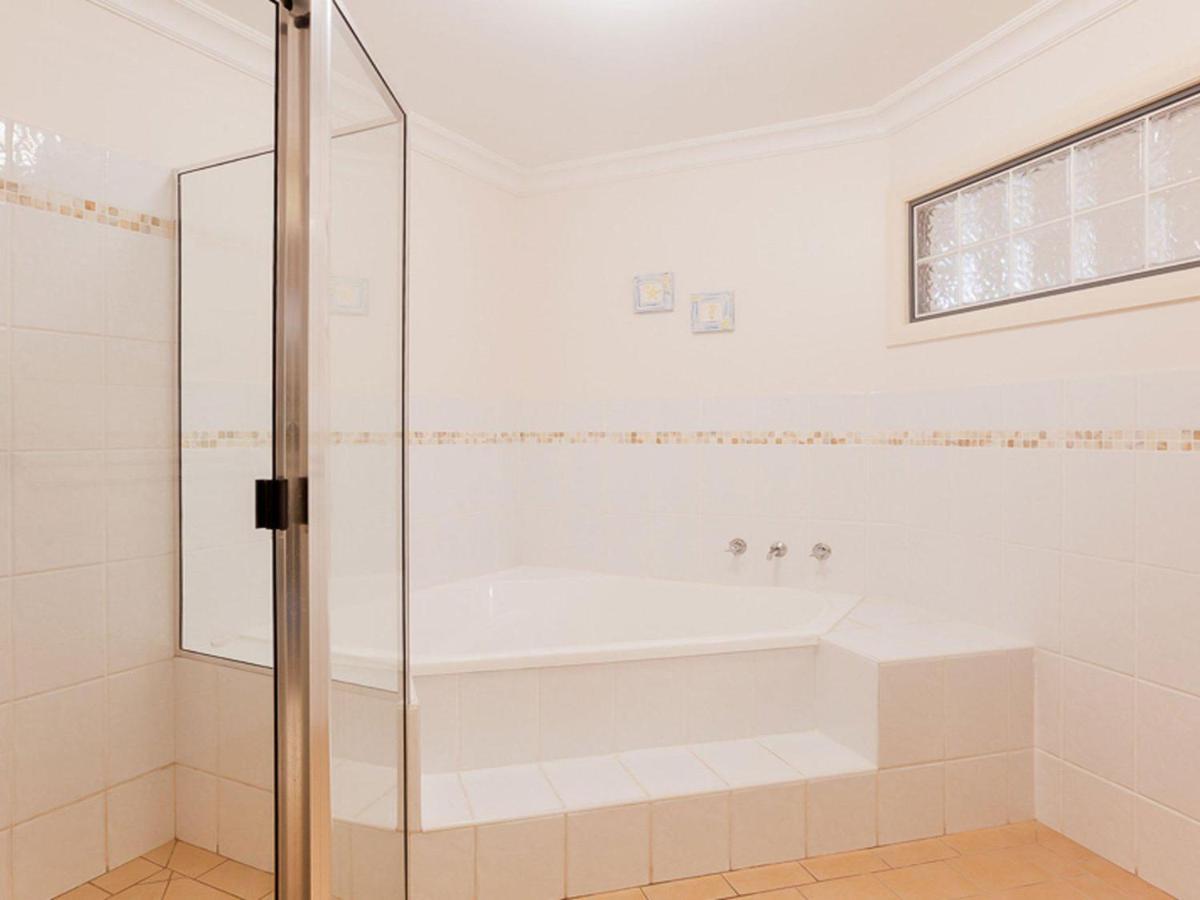 Sienna, 27A Christmas Bush Avenue - Duplex With Aircon, Wi-Fi And Close To Dutchie'S Beach เนลสันเบย์ ภายนอก รูปภาพ